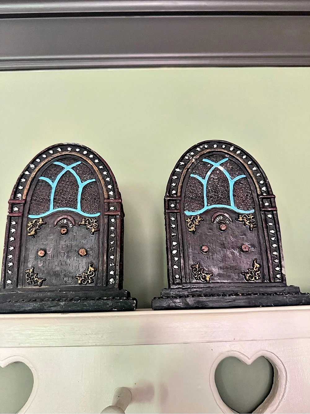 Vintage Radio Bookends in Black & Blue